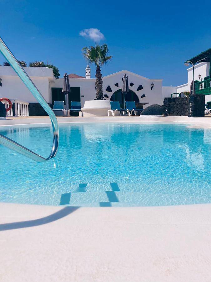 Casa rural para 2 personas, con jardín además de terraza y piscina en San Bartolomé - 4