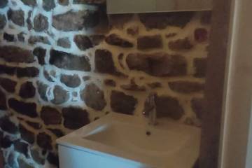 Gîte pour 20 personnes, avec jardin dans Mazan-l'Abbaye