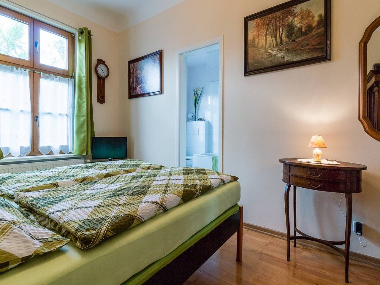 Geheel appartement, Appartement 'Ferienwohnung Romantika I, 45 m²' met gedeeld zwembad, gedeelde tuin en wifi in Sanssouci, Potsdam