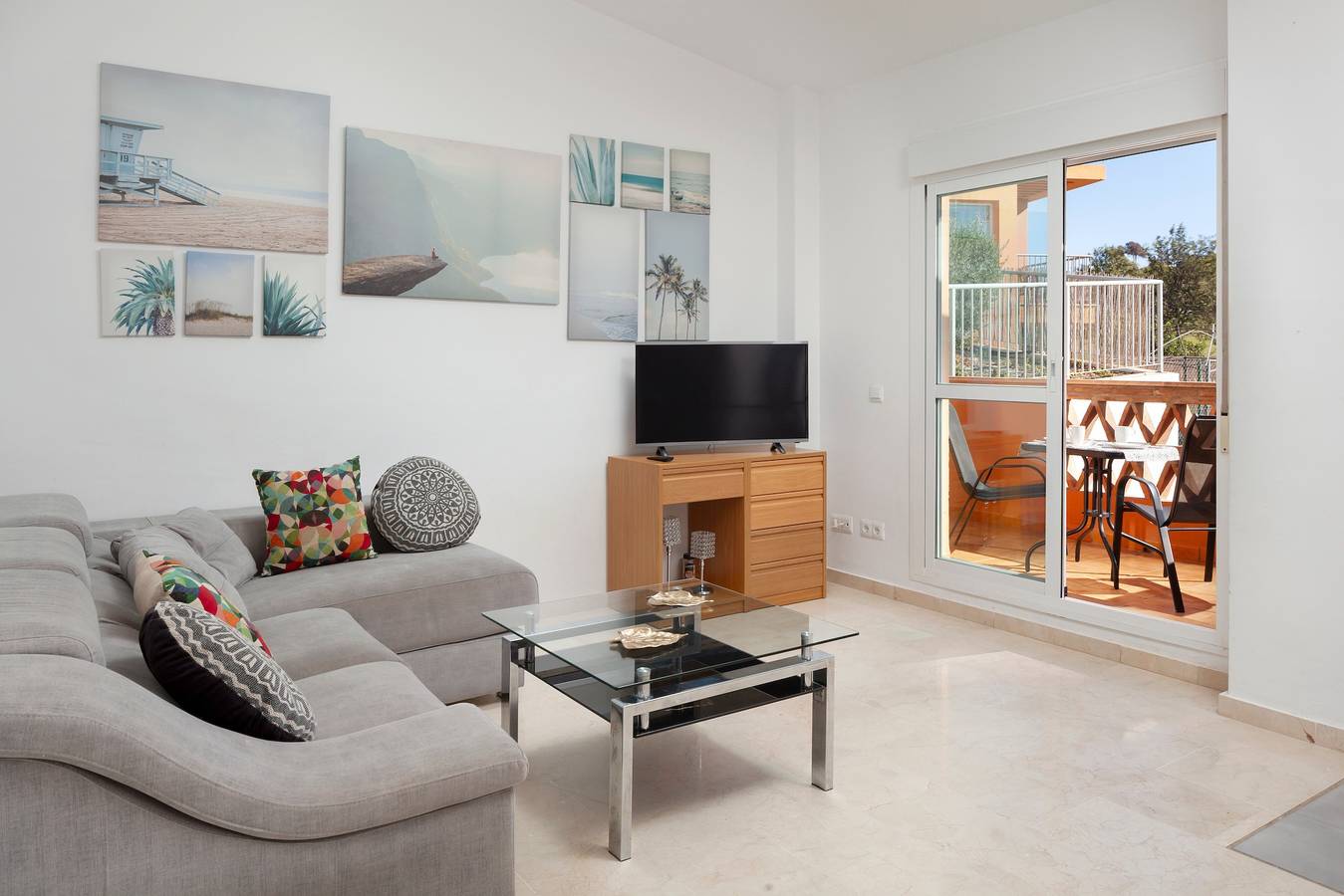 Apartamento entero, Apartamento 'Apartamento Baviera Golf 002' con vistas al mar, piscina y terraza privada in Caleta de Vélez, Vélez-Málaga