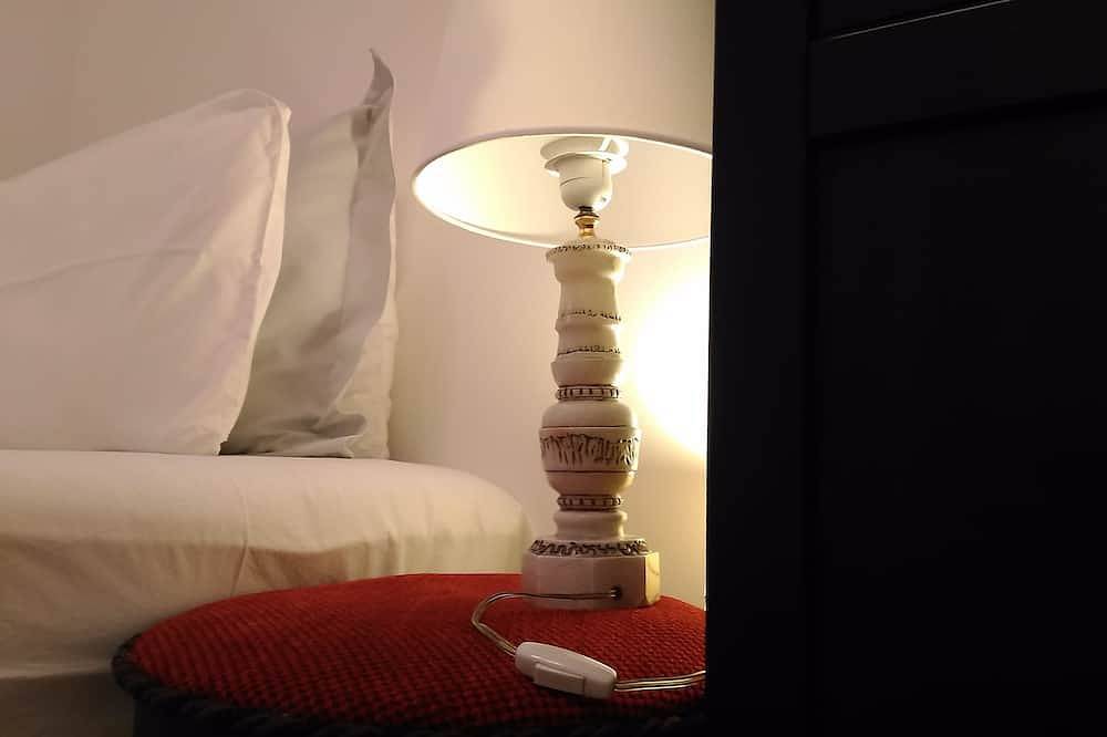 Apartamento entero, Artsu Danubio con vista al río Apartamento de 2 dormitorios en planta superior individual diseñado con arte + aire acondicionado in Budapest, Közép-Magyarország