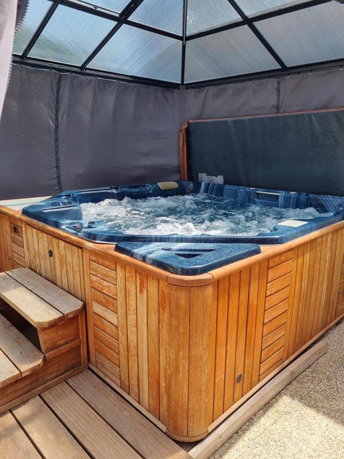 Maison de vacances pour 13 personnes, avec jardin ainsi que piscine et jacuzzi, adapté aux familles dans Haute-Saône - 2