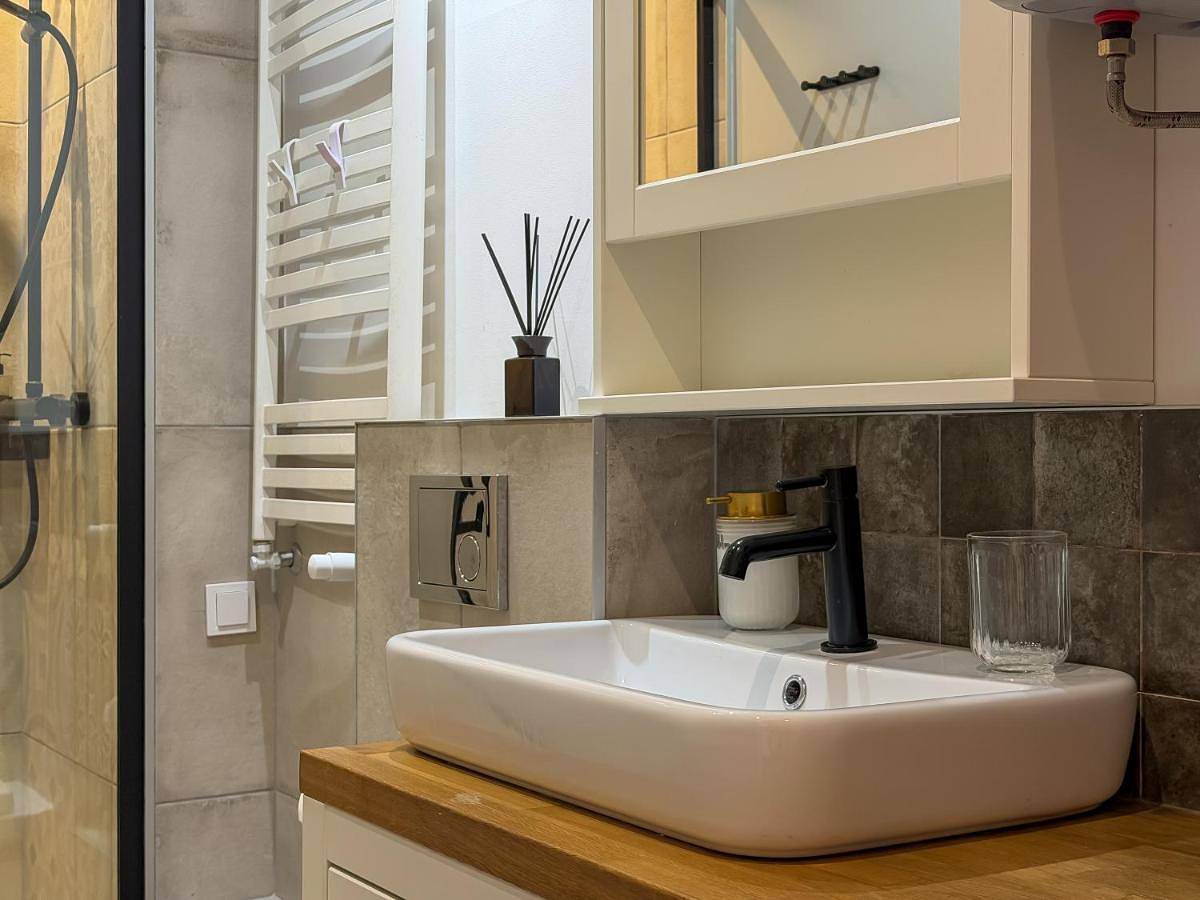 Cały apartament, Urabn Apartments Studio with garden No 2A - Air Condition - Free Parking in Chorzów, Śląsk