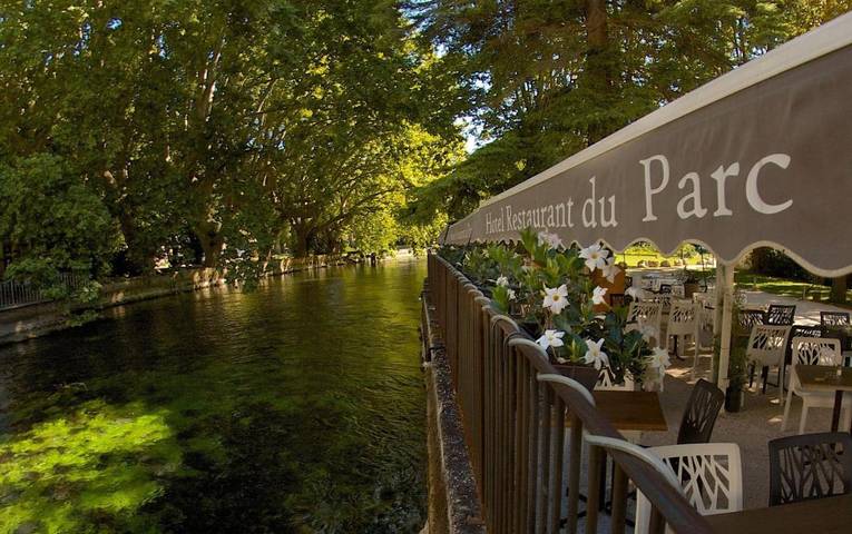 Hôtel pour 4 personnes, avec Terrasse ainsi que Jardin et Vue