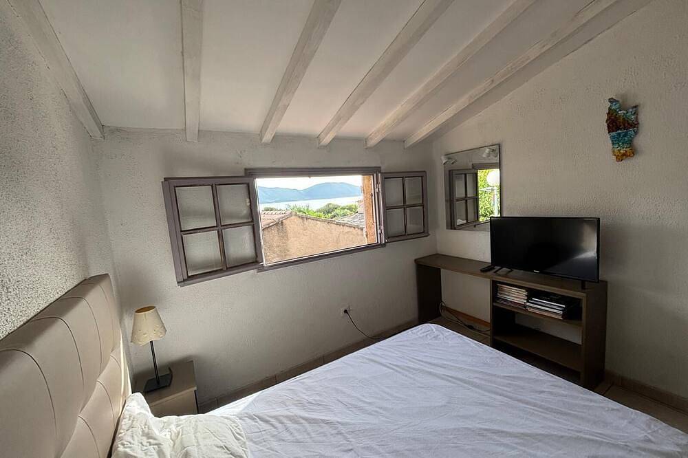Apartamento entero, Apartamento con aire acondicionado y vistas al mar - 100 metros de la playa - Magnífica terraza in Appietto, Region de Ajaccio