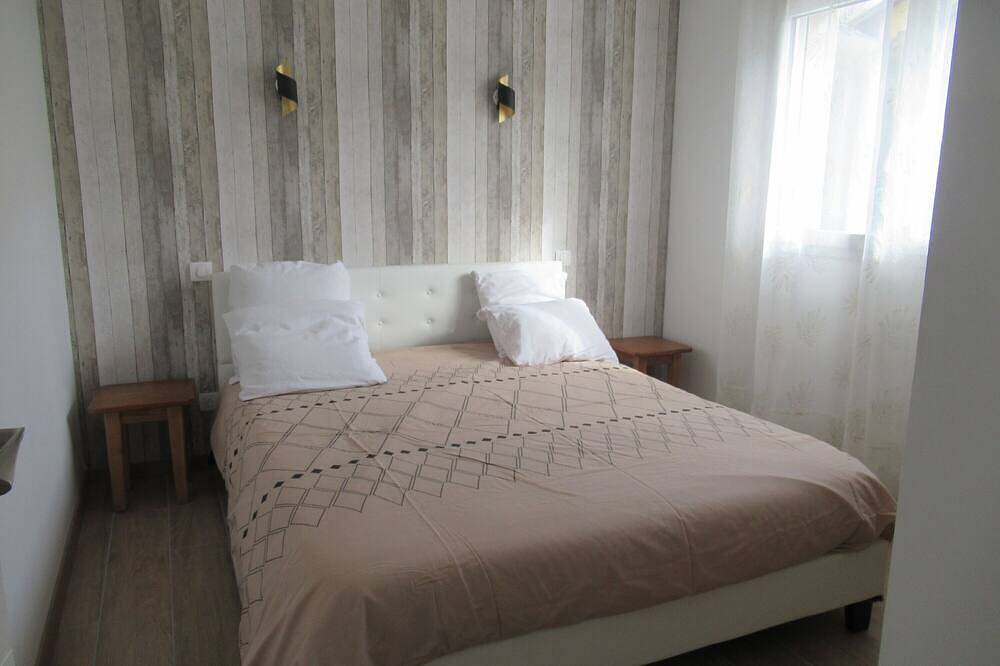 Villa \"Le Veyre\" with Mountain View, Private Terrace and Wi-Fi in Ancelle, Écrins National Park