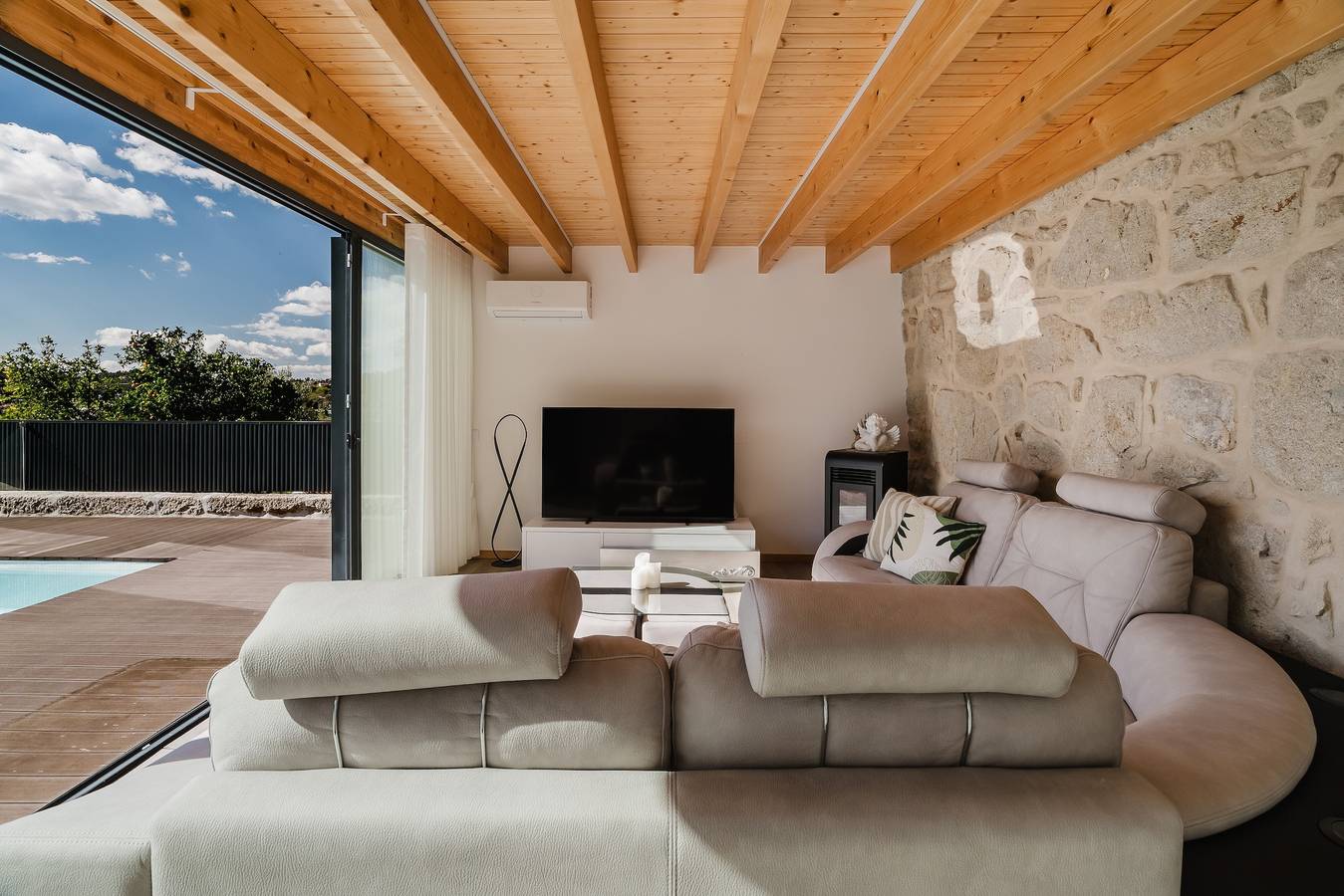 Holiday Home 'Dunas E Abraços' with Mountain View, Wi-Fi and Air Conditioning in Braga, Braga District