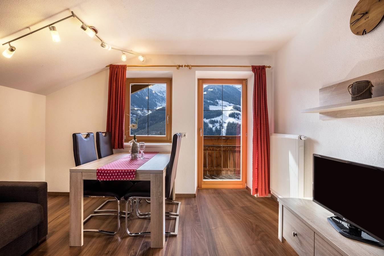 Ganze Wohnung, Ferienwohnung "Golserhof Kristall" im Ahrntal mit Blick auf die Berge in Steinhaus (Ahrntal), Ahrntal