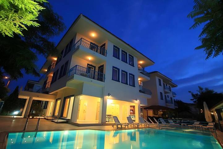Hostal para 8 personas, con piscina además de jardín y vistas - 1
