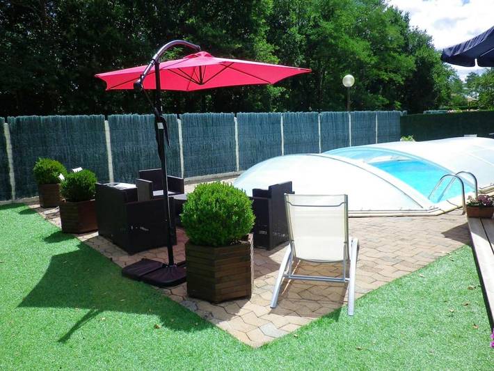 Villa pour 8 personnes, avec terrasse ainsi que piscine et jardin