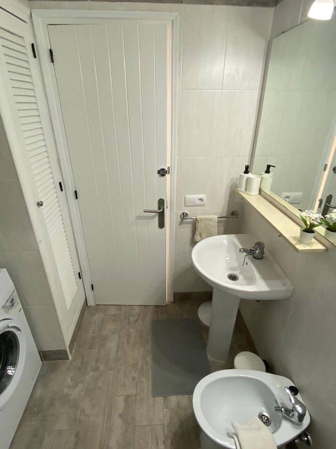 Gîte pour 4 personnes, avec vue ainsi que jardin et piscine à Son Bou - 4