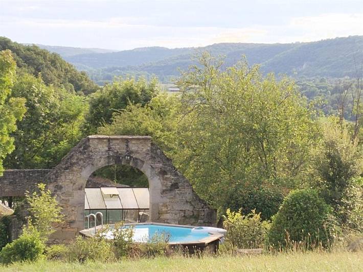 Location de vacances pour 2 personnes, avec piscine et vue ainsi que terrasse et jardin à Balaguier-d'Olt - 2