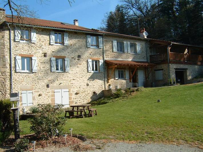 Gîte pour 5 personnes, avec Terrasse ainsi que Jardin et Piscine