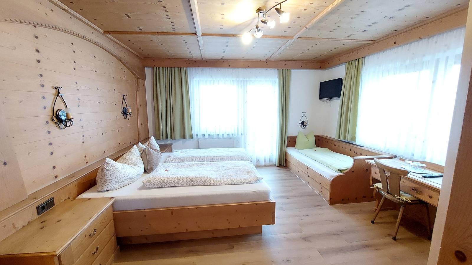 Ganze Ferienwohnung, Appartement Angela in Tuxer Alpen, Ried im Zillertal