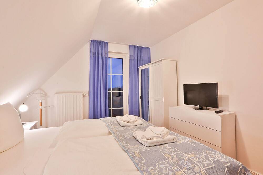 Strandvilla Babette - Balo A, direkt am Meer, mit Sauna - Haushälfte A in Lobbe Strand, Mönchgut
