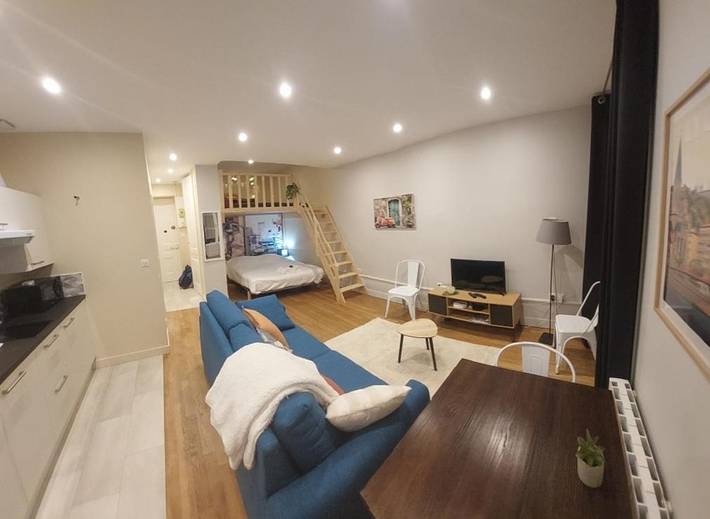 Gîte pour 4 personnes, avec vue dans Cinema Ugc Astoria Lyon