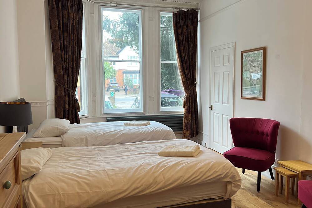 Unique Well Located Spacious 10 Bedroom Group House Parking in Lewisham, London