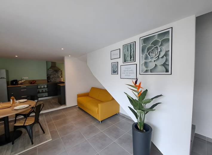 "Gîte Ferrari" 4–6 guests, Ruoms center, shared pool, private terrace, air conditioning