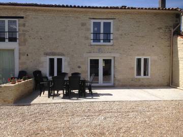 Gîte pour 8 personnes, avec jardin et terrasse à Dœuil-sur-le-Mignon
