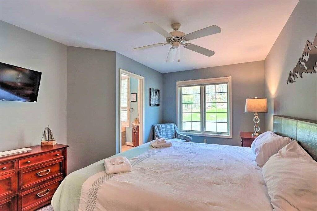 Fresh Bright and Clean Mountainside Villa w free Beach&Pool Access in Hickory Run State Park