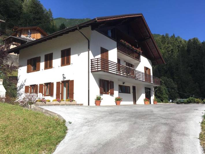 Location de vacances pour 5 personnes, avec Terrasse ainsi que Jardin et Vue dans Pracorno Di Rabbi