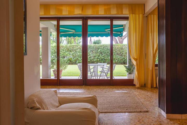 Ferienwohnung für 4 Personen, mit Ausblick und Garten in Carrara