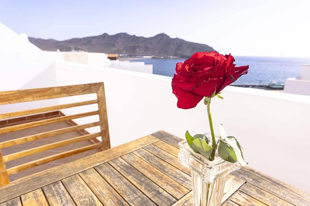 Apartamento entero, Apartamento con terraza, vistas al mar, junto a la playa, Wifi gratis y Tv Sa in Playa de Gran Tarajal, Gran Tarajal