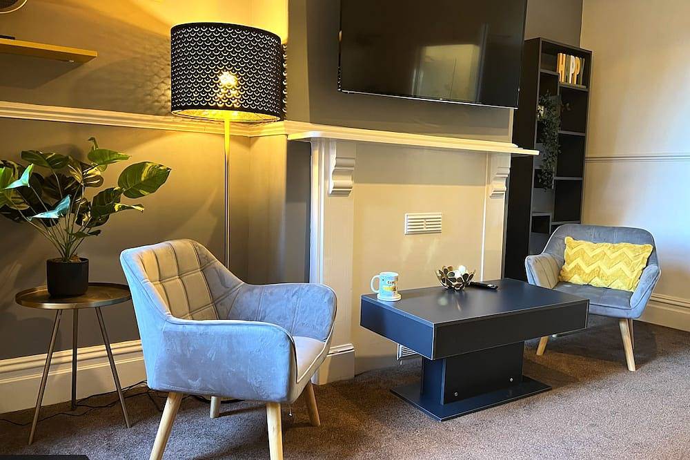 Appartement entier, De Luxe-Appartement-Salle de bain privée-Pas de vue in Taunton, Somerset