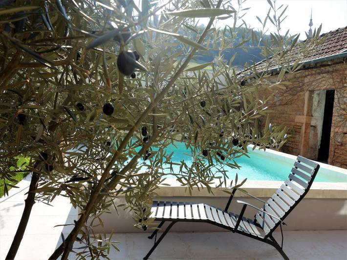 Cottage pour 2 personnes, avec jardin ainsi que piscine et vue dans Burgy