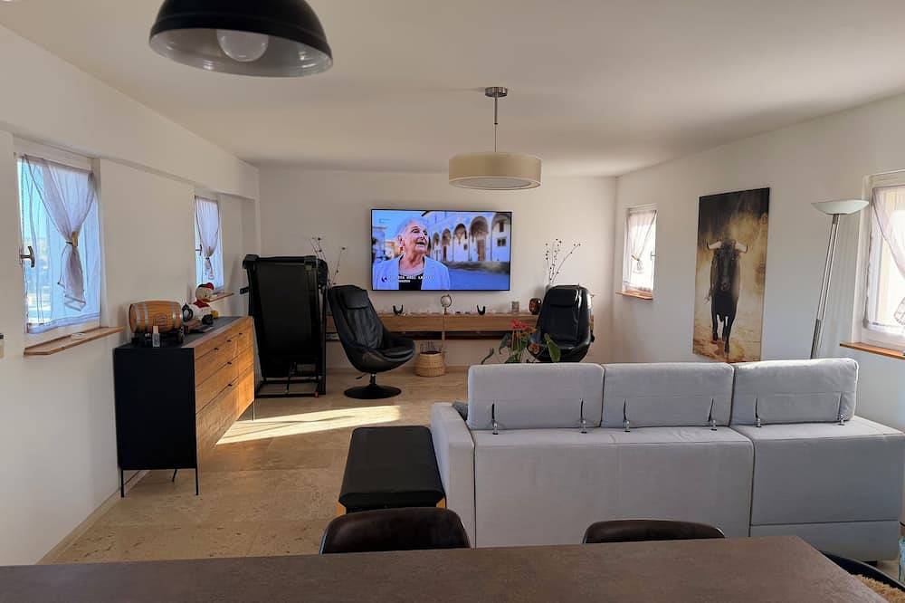 Entire apartment, Unique 360° rooftop - Brazier - Plancha - 6 people - Incredible view in Sommières, Mediterranean Coast (France)