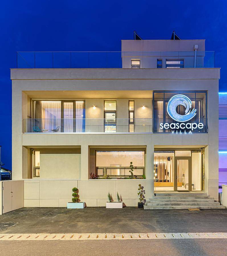 Four-Bedroom Villa with Rooftop Pool in Eforie, Constanța
