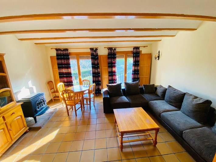 Casa rural para 12 personas, con balcón - 1