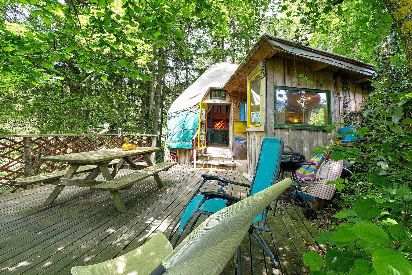 Appartement entier, Yourte kirghize dans la forêt – accueil paysan in Prébois, Isère