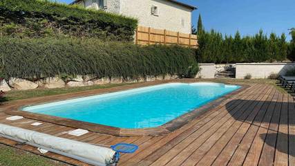 Gîte pour 10 personnes, avec jardin ainsi que terrasse et piscine à Chalais