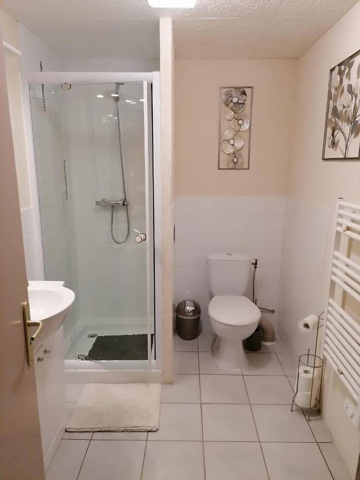 Chambre d’hôte pour 6 personnes, avec vue ainsi que jardin et piscine à Solliès-Toucas - 4