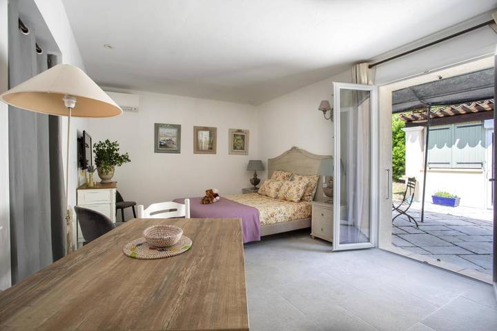 Maison d’hôte pour 2 personnes, avec jacuzzi ainsi que piscine et jardin dans Parc naturel régional des Préalpes d'Azur - 3