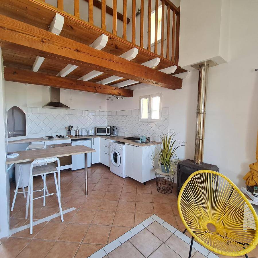 Appartement entier, One-Bedroom Apartment in Forcalquier, Parc naturel régional du Luberon