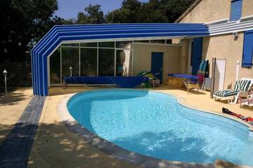 Gîte pour 9 personnes, avec terrasse ainsi que jardin et jacuzzi, animaux acceptés à Bouchet