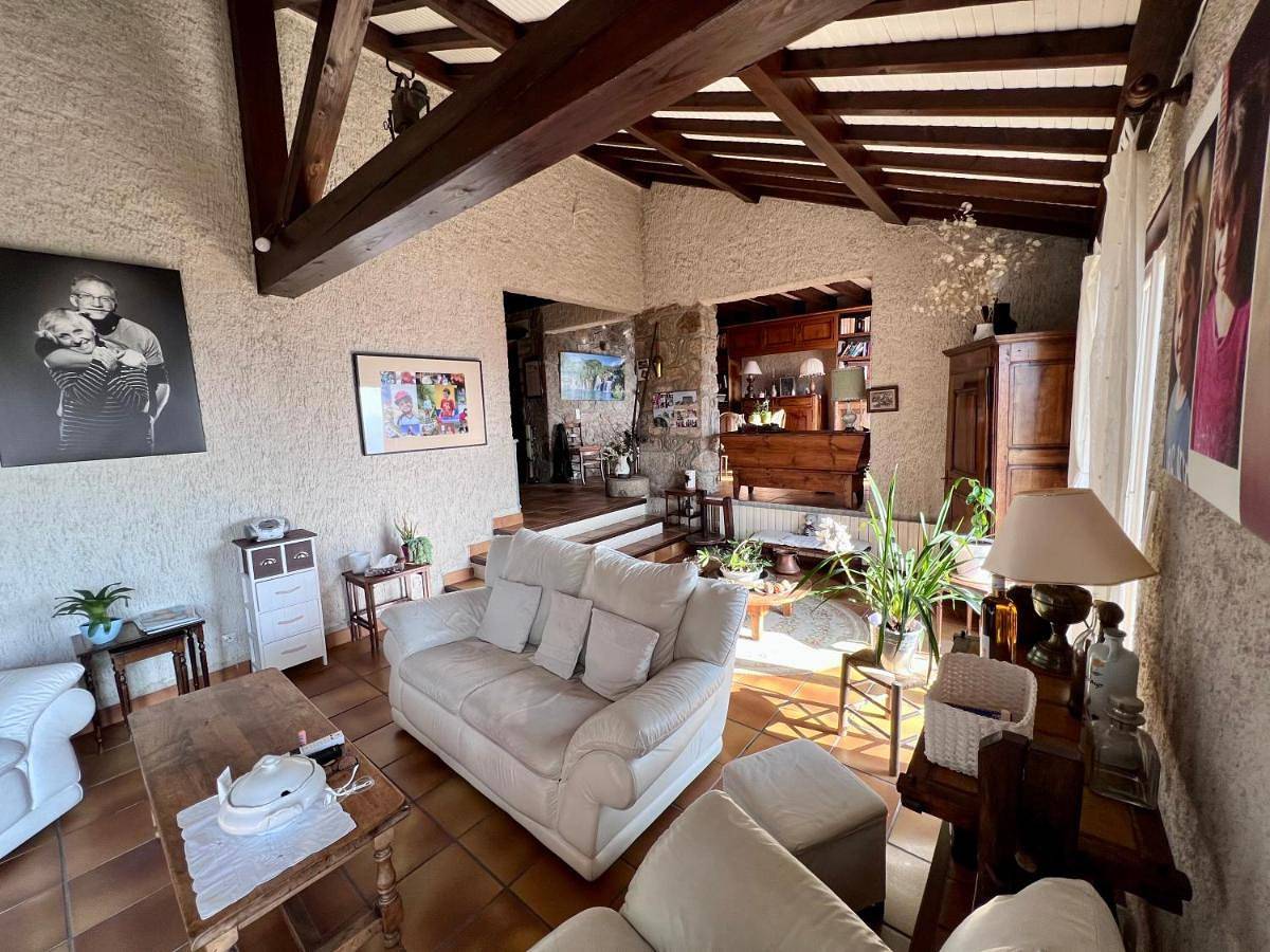 Grande maison en pierre à la campagne, belle vue in Aurec-sur-Loire, Haute-Loire