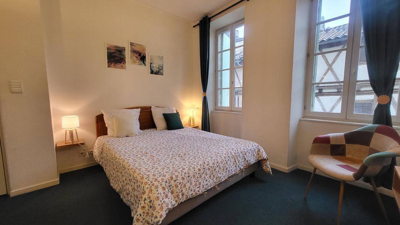 Double Room with Private Bathroom in Nérac, Région de Nérac