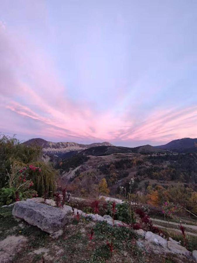 Location de vacances pour 4 personnes, avec vue et terrasse à Ubraye - 3