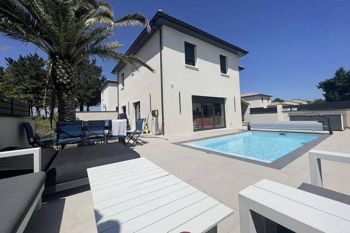 Villa pour 10 personnes, avec terrasse ainsi que jacuzzi et jardin - 1