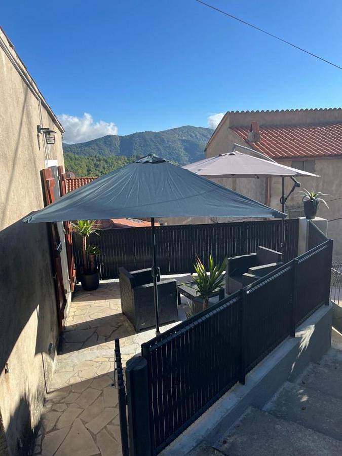 Location de vacances pour 2 personnes, avec terrasse et vue à Évisa
