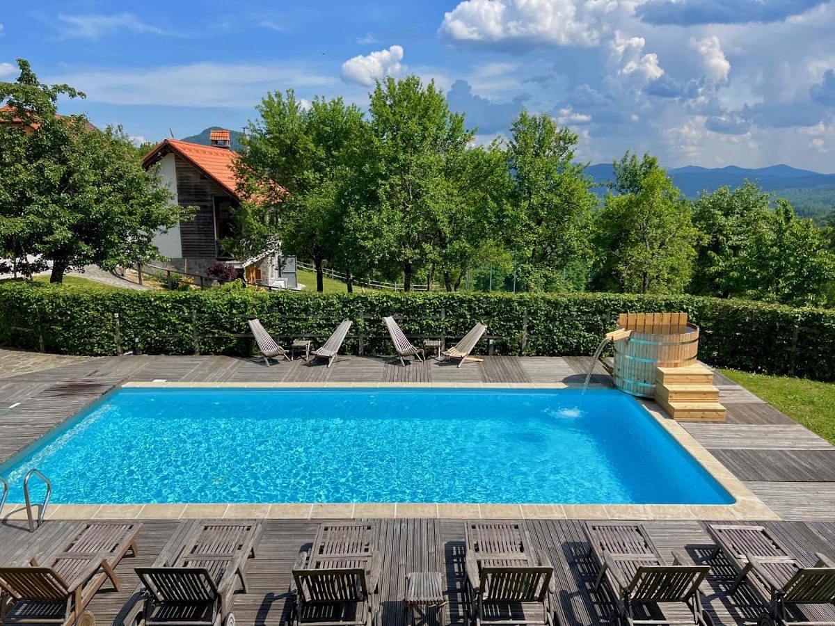 Four-Bedroom Apartment with Balcony in Slowenien