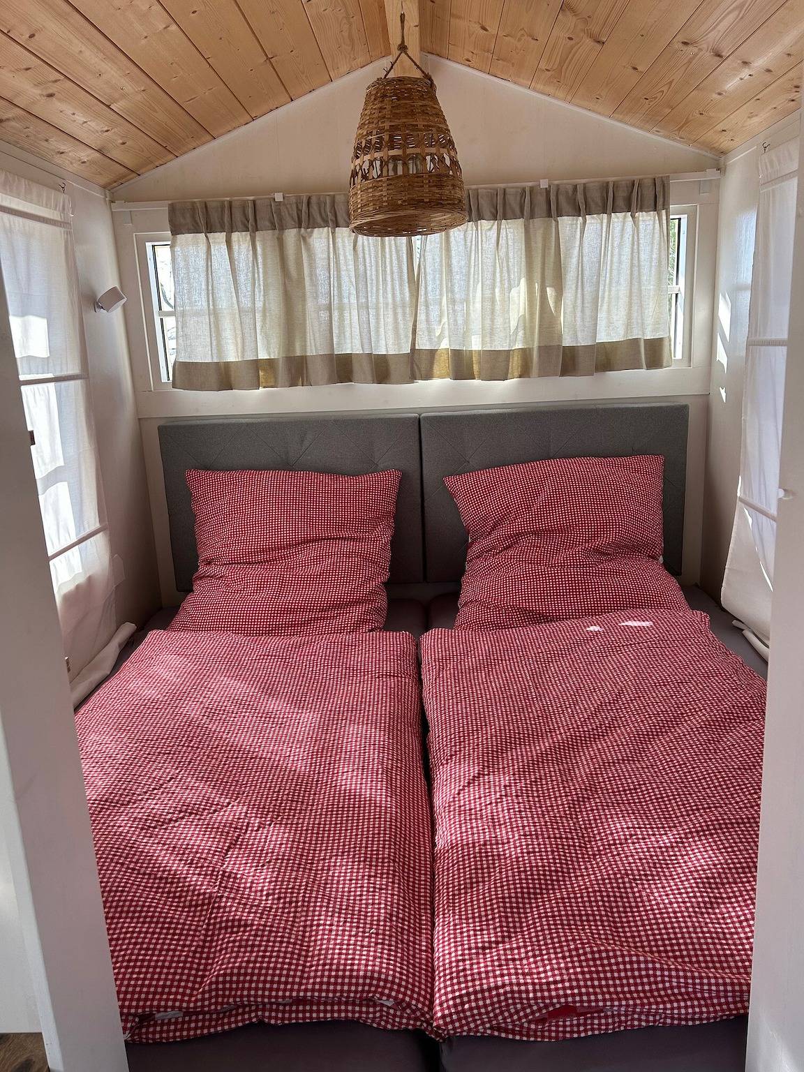 Ganze Ferienwohnung, Tiny Home Waldwagen Altes Forstamt Sinntal, sep. eig. Küche/Bad 50m entf., Bergblick, 18 Tqm Garten in Sinntal, Main-Kinzig-Kreis