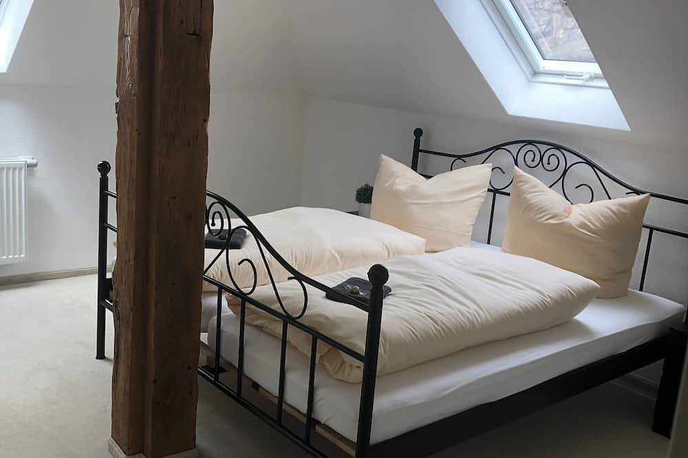 Entire apartment, Luxus-dachgeschoos Ferienwohnung Parkblick mit Dachterrasse , Kamin , 2 Sz in Bad Elster, Chemnitz (region)