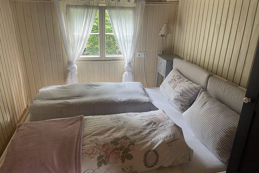 Ganze Wohnung, Zirkuswagen am Landhaus Labes in Stechlinsee, Stechlin