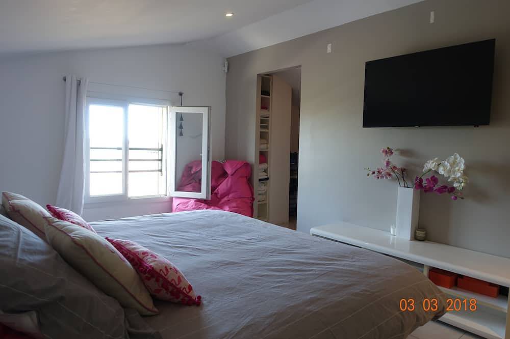 A real holiday home for a real vacation close to the beaches. in Saint-Laurent-d'Aigouze, Côte d'Améthyste