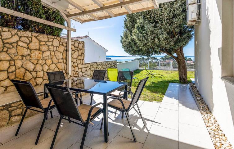 Appartement de vacances entier, Appartement confortable à 1 km de la plage : 2 chambres avec terrasse et parking in Plaža Padova III, Banjol