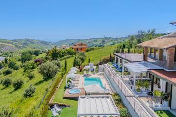 Villa for 9 People in Atri, Adriatic Coast Abruzzo, Photo 3